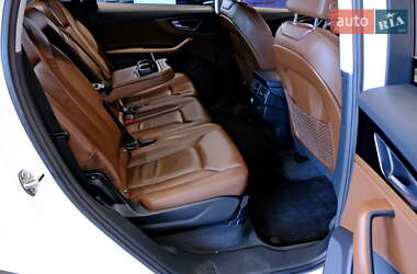 Внедорожник / Кроссовер Audi Q7 2015 в 