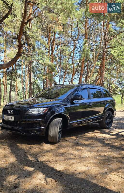 Позашляховик / Кросовер Audi Q7 2013 в 