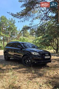 Позашляховик / Кросовер Audi Q7 2013 в 