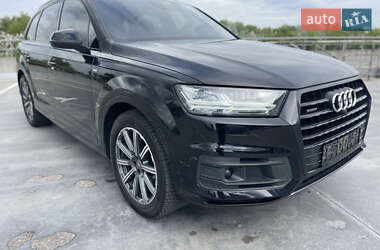 Позашляховик / Кросовер Audi Q7 2019 в 