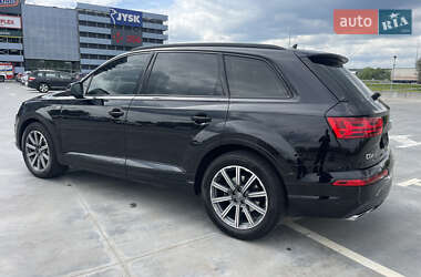 Позашляховик / Кросовер Audi Q7 2019 в 