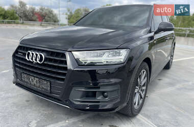 Позашляховик / Кросовер Audi Q7 2019 в 