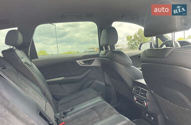 Позашляховик / Кросовер Audi Q7 2019 в 