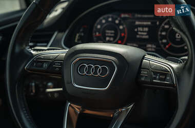Внедорожник / Кроссовер Audi Q7 2016 в 