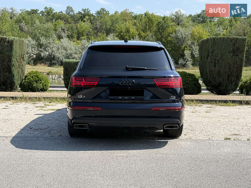 Позашляховик / Кросовер Audi Q7 2016 в Дніпрі
