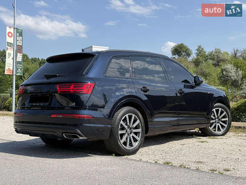 Позашляховик / Кросовер Audi Q7 2016 в Дніпрі