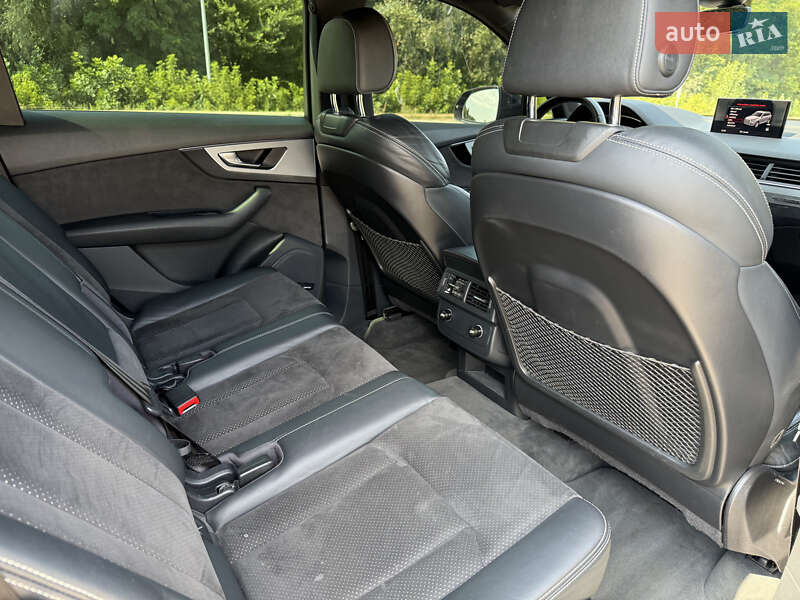 Позашляховик / Кросовер Audi Q7 2016 в Дніпрі