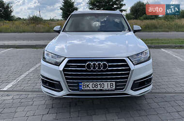 Позашляховик / Кросовер Audi Q7 2017 в 