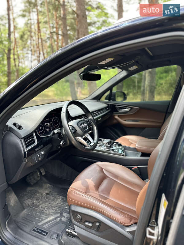 Позашляховик / Кросовер Audi Q7 2017 в Олександрії