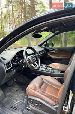 Внедорожник / Кроссовер Audi Q7 2017 в 