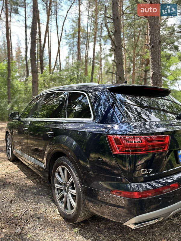 Позашляховик / Кросовер Audi Q7 2017 в Олександрії