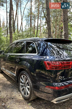 Внедорожник / Кроссовер Audi Q7 2017 в 