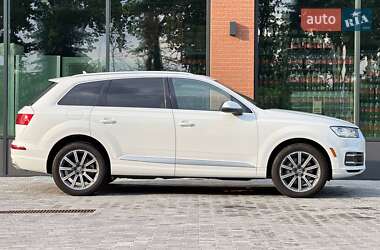 Позашляховик / Кросовер Audi Q7 2018 в 