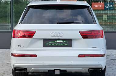 Позашляховик / Кросовер Audi Q7 2018 в 