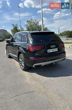 Позашляховик / Кросовер Audi Q7 2018 в 