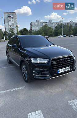 Позашляховик / Кросовер Audi Q7 2018 в 