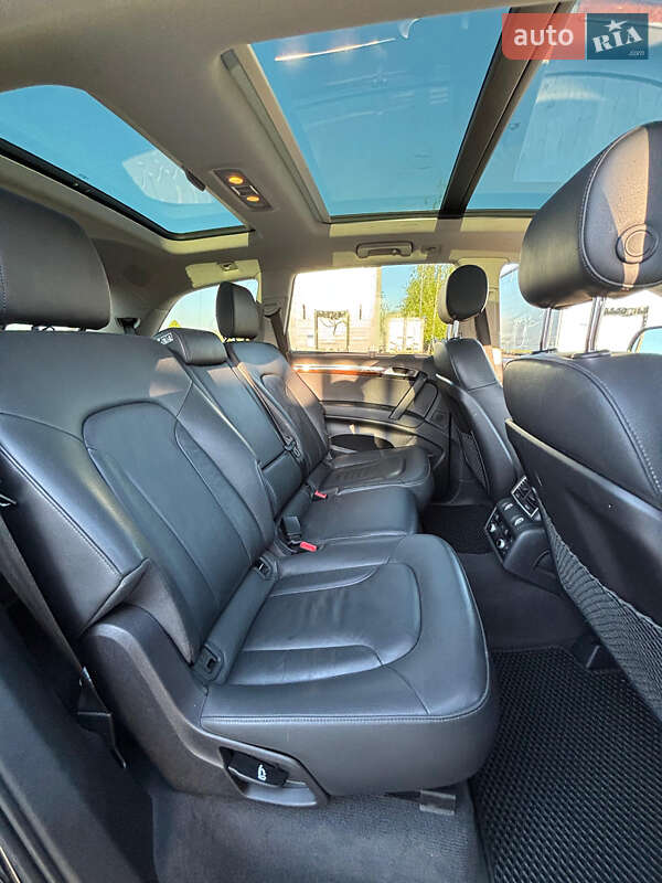 Позашляховик / Кросовер Audi Q7 2015 в Хусті