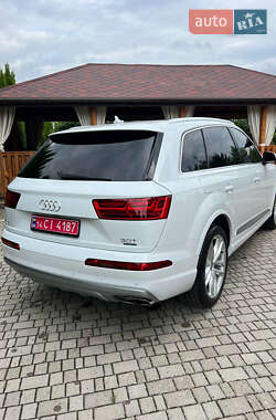 Позашляховик / Кросовер Audi Q7 2017 в 