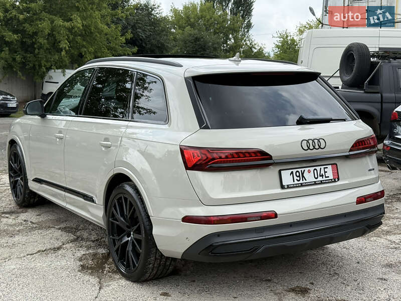 Внедорожник / Кроссовер Audi Q7 2021 в Ровно