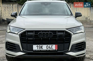 Позашляховик / Кросовер Audi Q7 2021 в 