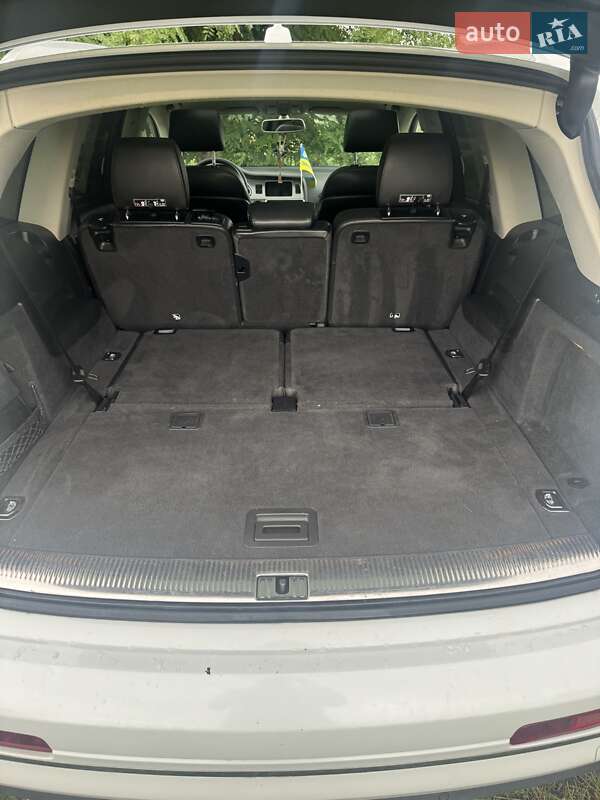 Позашляховик / Кросовер Audi Q7 2015 в Чернівцях