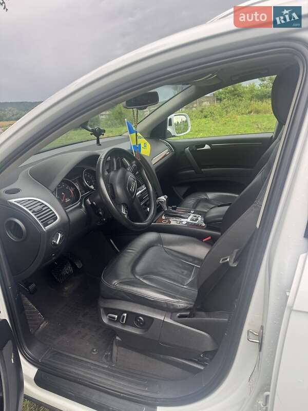 Позашляховик / Кросовер Audi Q7 2015 в Чернівцях