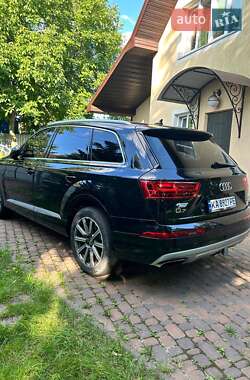 Позашляховик / Кросовер Audi Q7 2017 в 