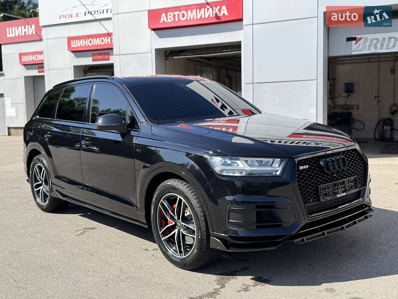 Позашляховик / Кросовер Audi Q7 2016 в 