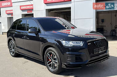 Позашляховик / Кросовер Audi Q7 2016 в 