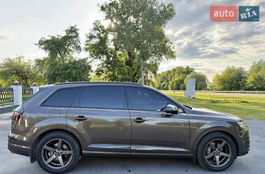 Позашляховик / Кросовер Audi Q7 2018 в 