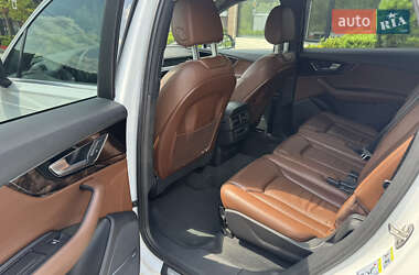 Позашляховик / Кросовер Audi Q7 2017 в 