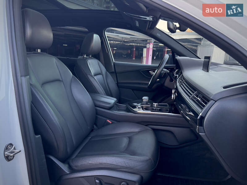 Внедорожник / Кроссовер Audi Q7 2016 в Киеве