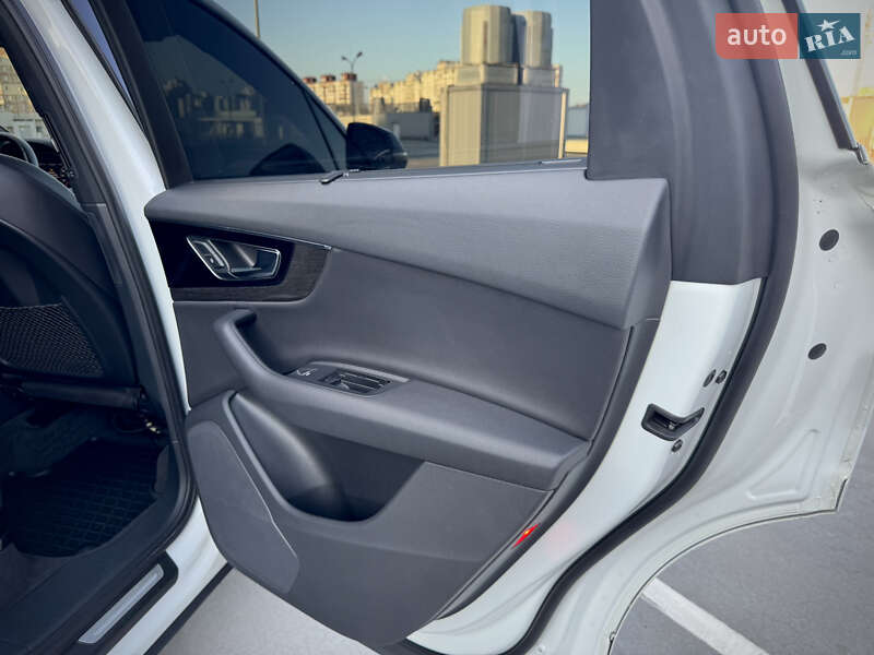 Внедорожник / Кроссовер Audi Q7 2016 в Киеве