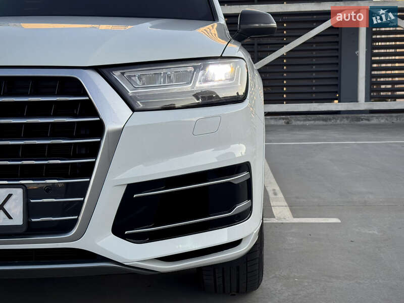 Внедорожник / Кроссовер Audi Q7 2016 в Киеве