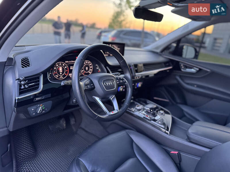 Позашляховик / Кросовер Audi Q7 2018 в Мукачевому