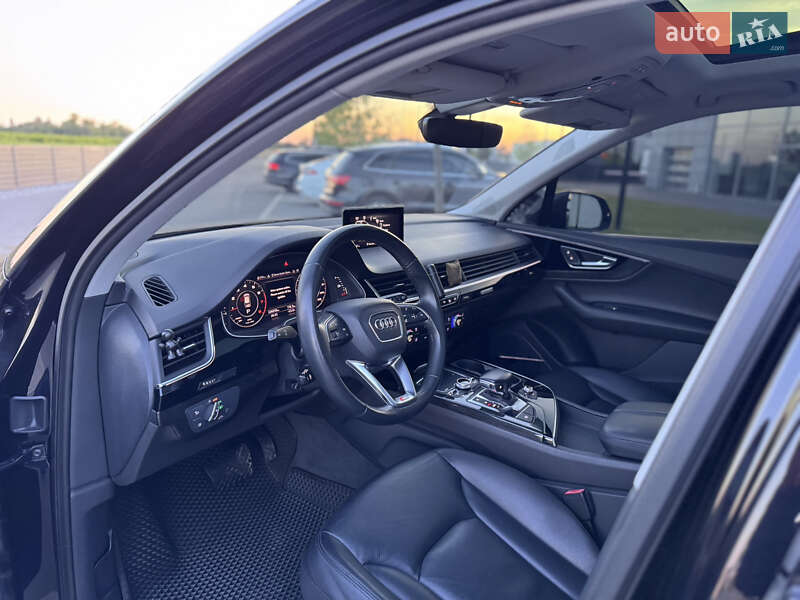 Позашляховик / Кросовер Audi Q7 2018 в Мукачевому