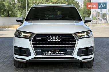 Внедорожник / Кроссовер Audi Q7 2015 в 
