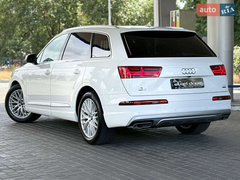 Позашляховик / Кросовер Audi Q7 2015 в Миколаєві