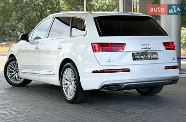 Внедорожник / Кроссовер Audi Q7 2015 в 