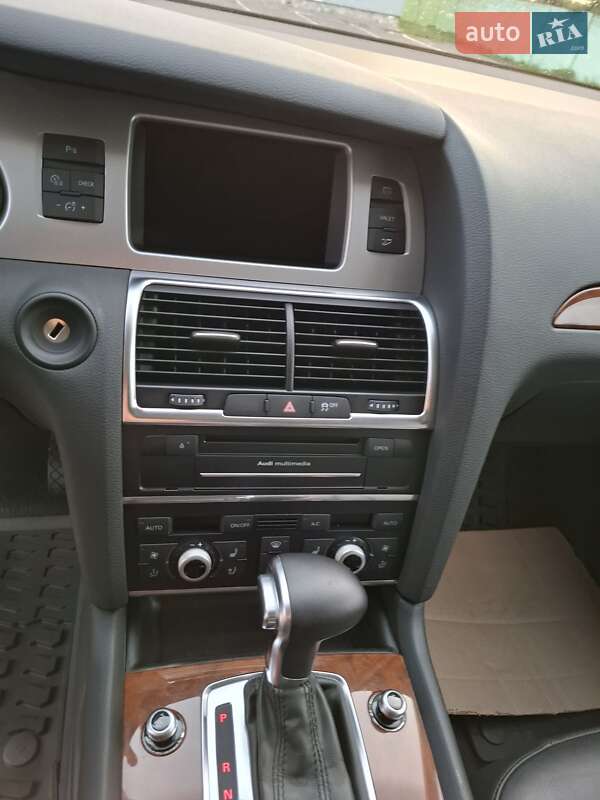 Позашляховик / Кросовер Audi Q7 2014 в Дубні