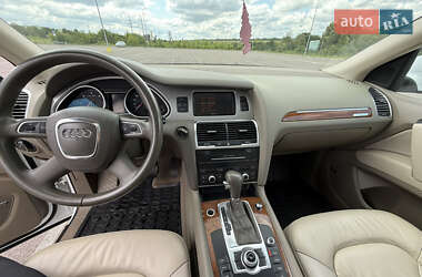 Позашляховик / Кросовер Audi Q7 2010 в 