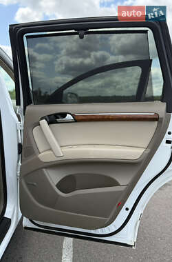 Позашляховик / Кросовер Audi Q7 2010 в 