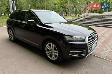 Позашляховик / Кросовер Audi Q7 2017 в 