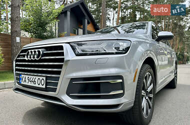 Внедорожник / Кроссовер Audi Q7 2015 в 