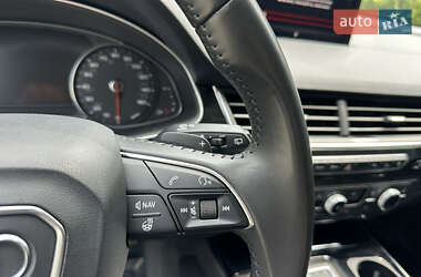 Внедорожник / Кроссовер Audi Q7 2015 в 