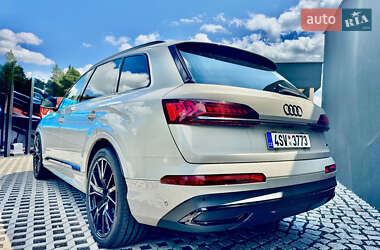 Позашляховик / Кросовер Audi Q7 2021 в 