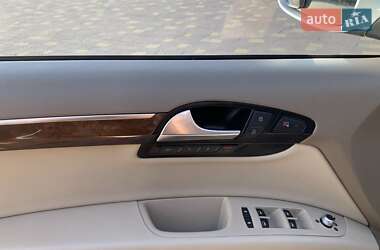 Позашляховик / Кросовер Audi Q7 2013 в 
