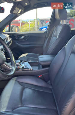 Позашляховик / Кросовер Audi Q7 2016 в 