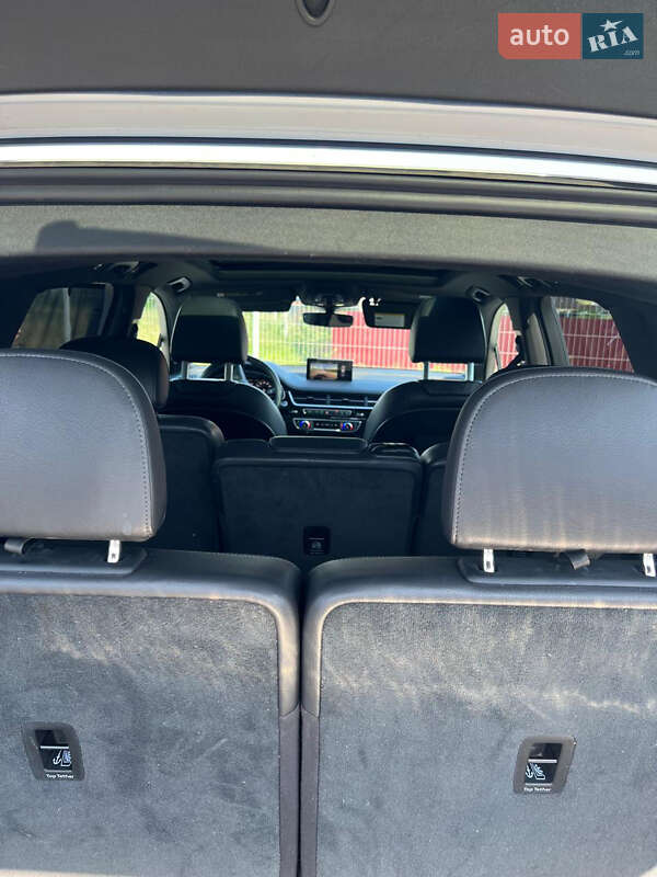 Позашляховик / Кросовер Audi Q7 2016 в Хусті