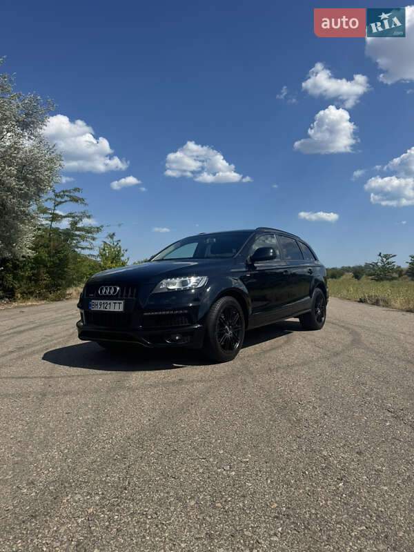 Внедорожник / Кроссовер Audi Q7 2013 в 